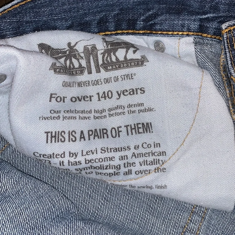 Medium Wash Levi’s Jeans - 38x32